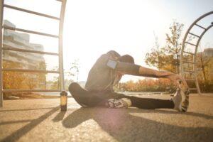 Mehr über den Artikel erfahren Von Klimmzugstange bis Battle Rope: Die Top 5 der besten Outdoor-Trainingsgeräte für ein abwechslungsreiches Trainingserlebnis