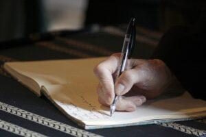 Mehr über den Artikel erfahren Stressbewältigung im Familienalltag: Tipps für mehr Gelassenheit