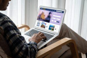 Mehr über den Artikel erfahren Wie findet man eine sichere Unterkunft für Reisen?